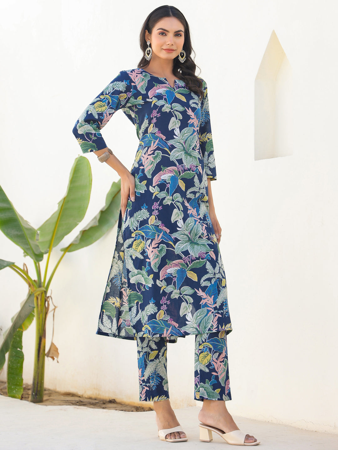 Janasya Dark Cotton Floral Straight Kurta Set | Grocsy