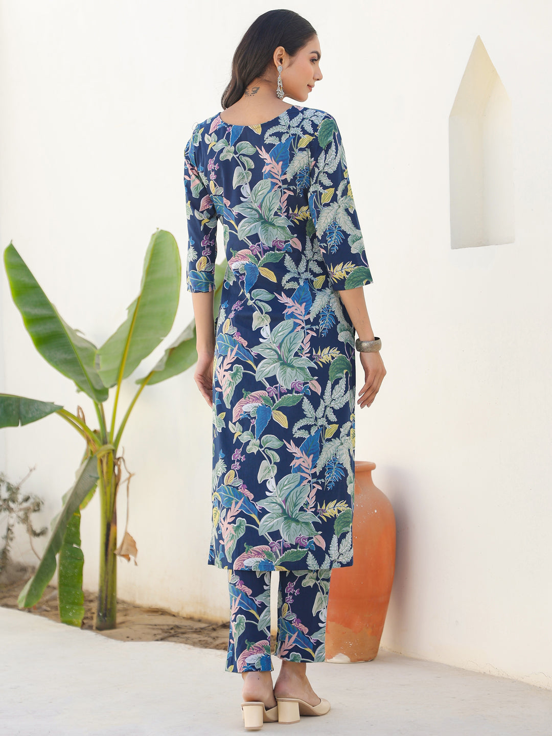 Janasya Dark Cotton Floral Straight Kurta Set | Grocsy