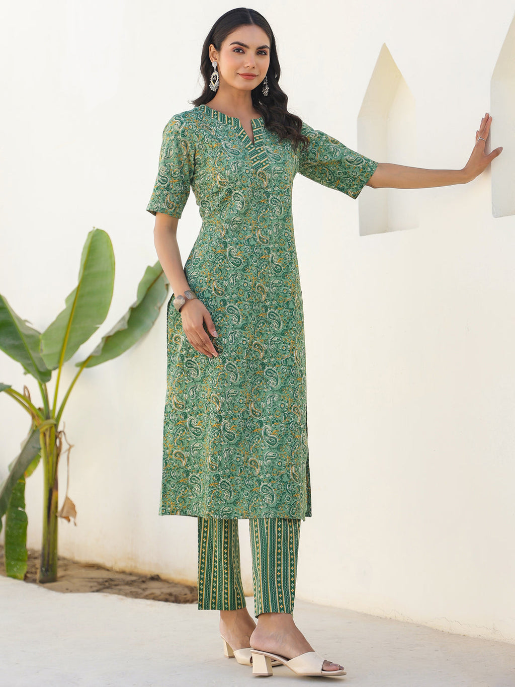 Janasya Light Cotton Paisley Straight Kurta Set | Grocsy