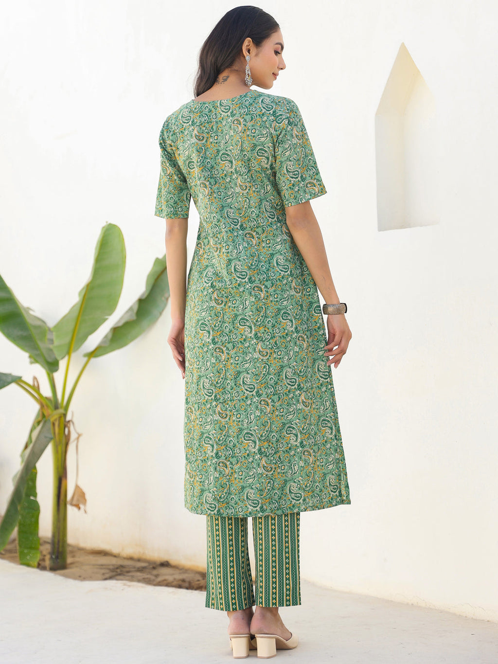 Janasya Light Cotton Paisley Straight Kurta Set | Grocsy