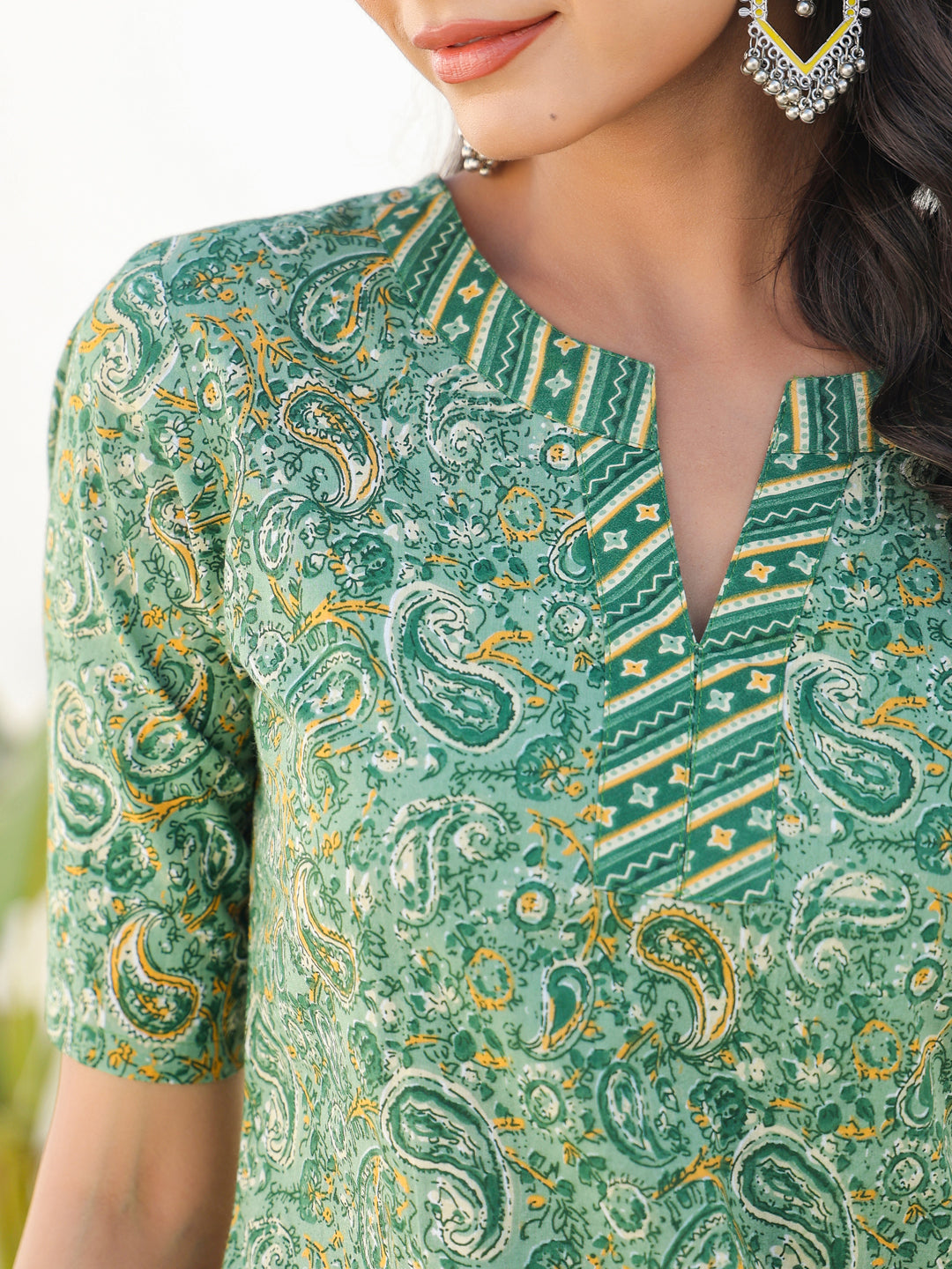Janasya Light Cotton Paisley Straight Kurta Set | Grocsy
