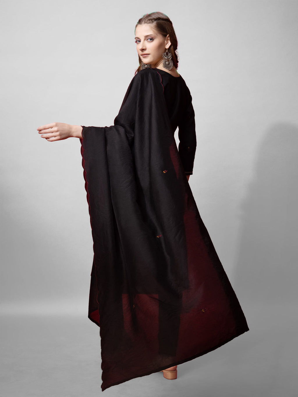 Jyoti Fashion Women's Black Cotton Blend Embroidered Kurta Set | Grocsy
