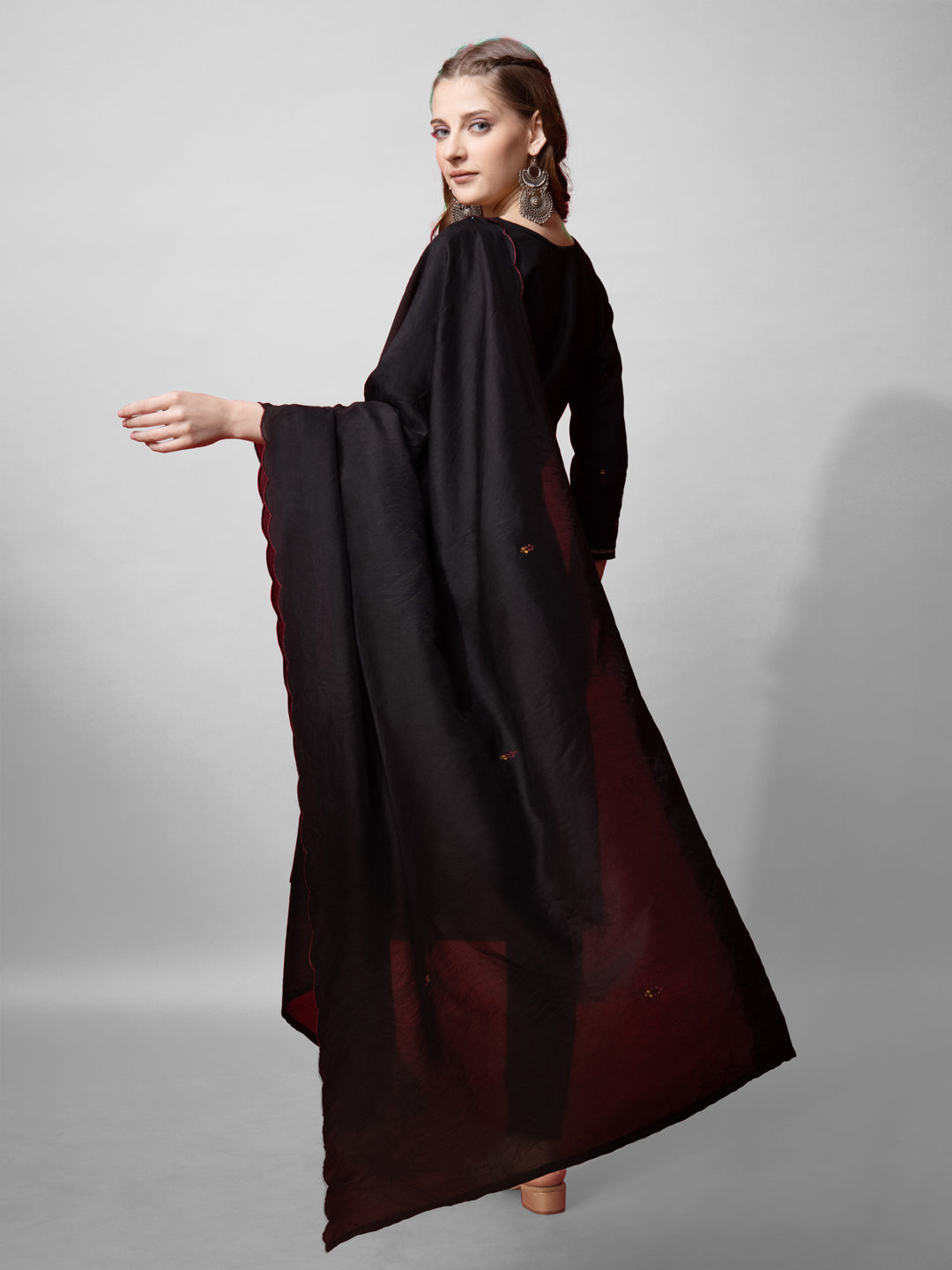 Jyoti Fashion Women's Black Cotton Blend Embroidered Kurta Set | Grocsy