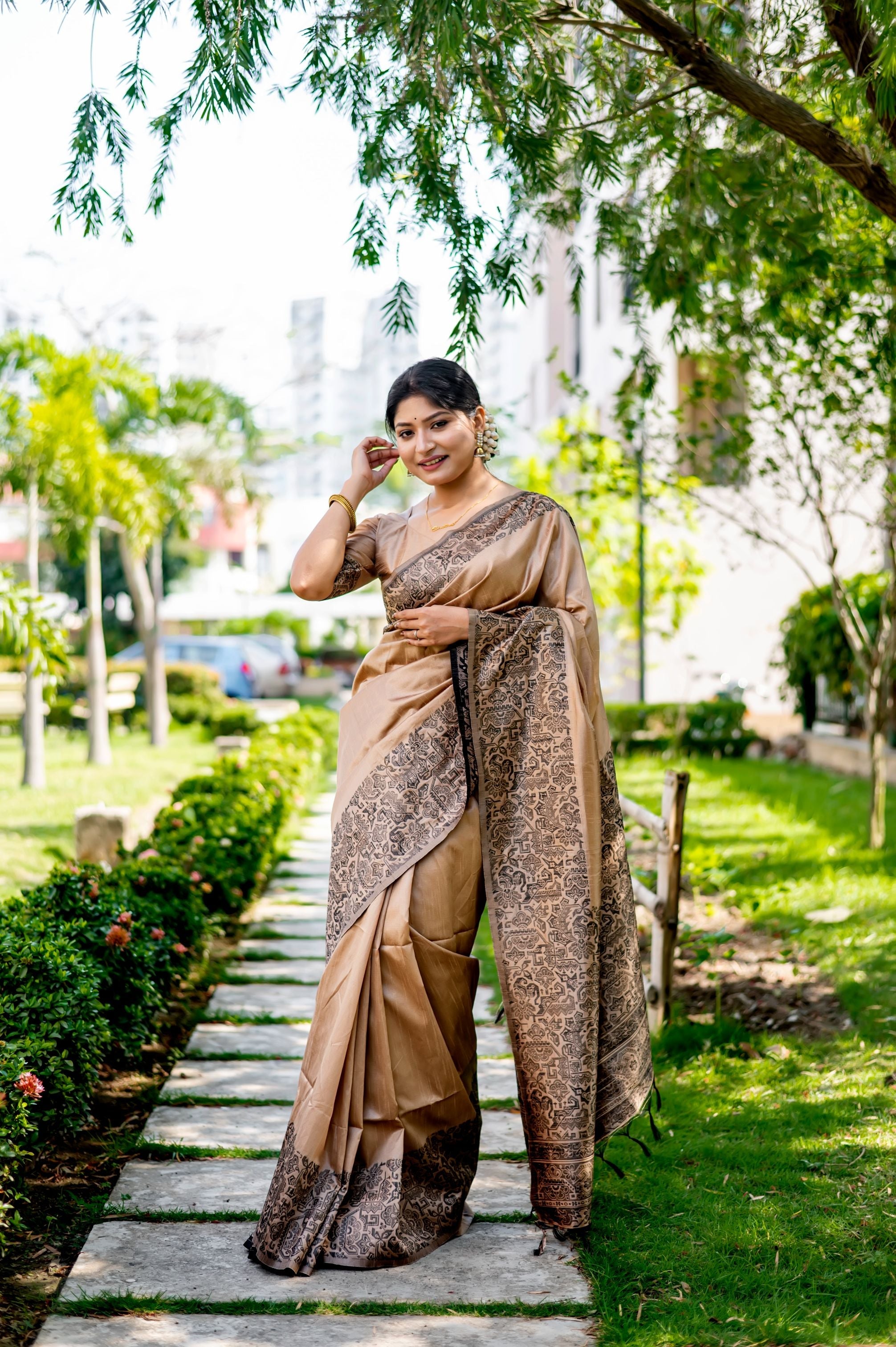 Jyoti Fashion Women's Cream Handloom Raw Silk Weaving Designer Saree with Blouse | Grocsy
