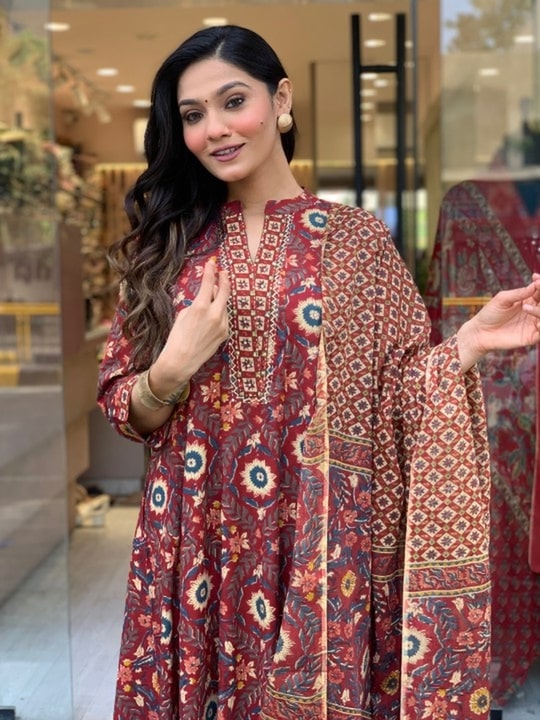 Jyoti Fashion Women's Maroon Rayon Slub Floral Printed Designer Kurta Set with Dupatta | Grocsy
