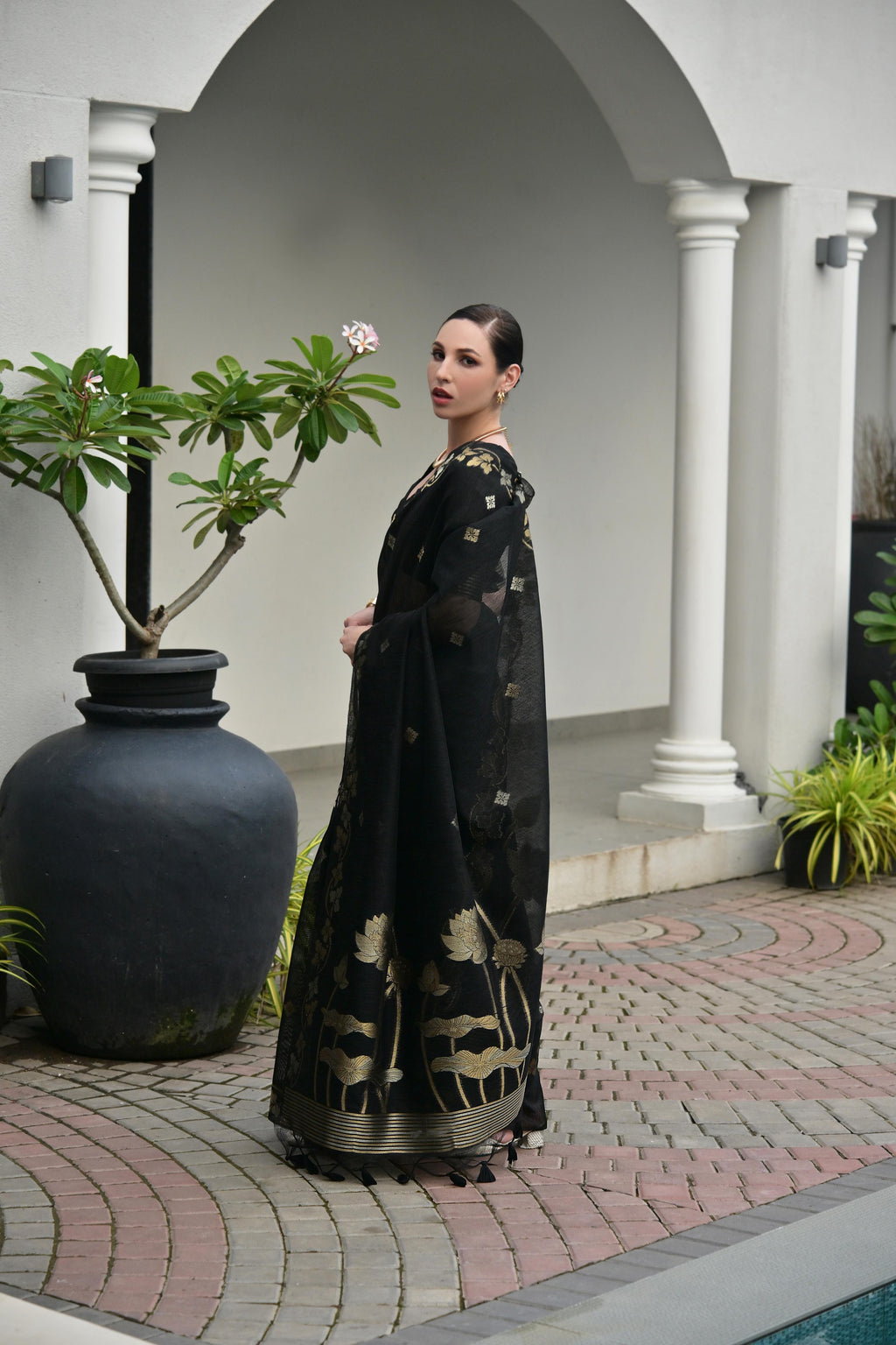 Jyoti Fashion Women's Black Soft Jute Linen Silk Zari Woven Saree with Blouse | Grocsy