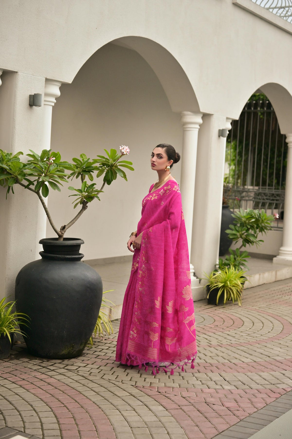 Jyoti Fashion Women's Pink Soft Jute Linen Silk Zari Woven Saree with Blouse | Grocsy
