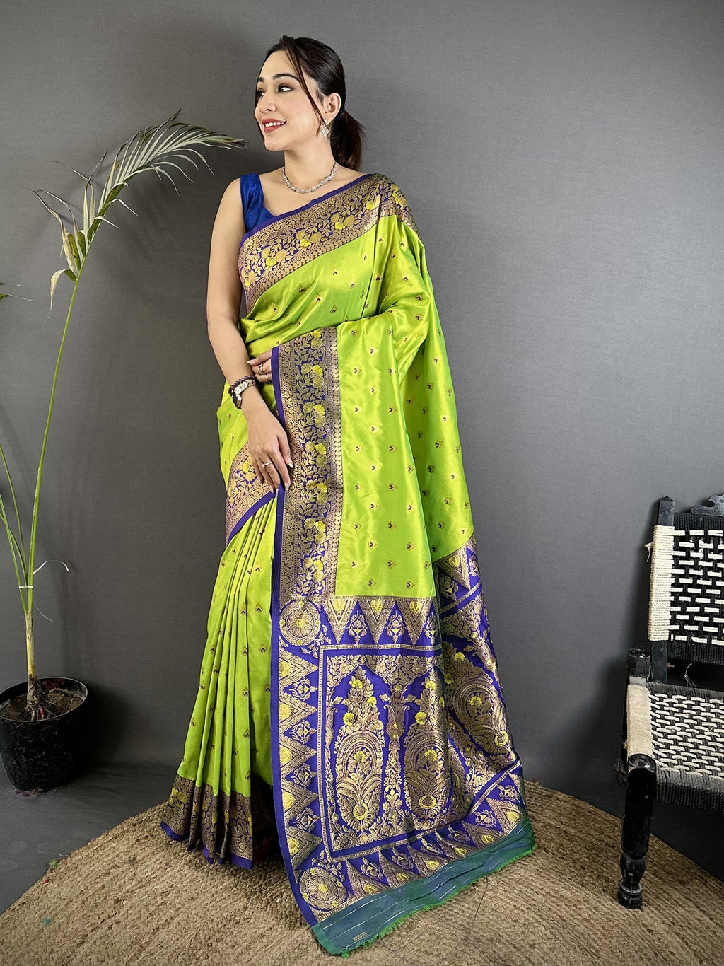 Elora Green Soft Silk Intricate Motifs Zari Weaving Banarasi Saree With Contrast Weaving Border | Grocsy