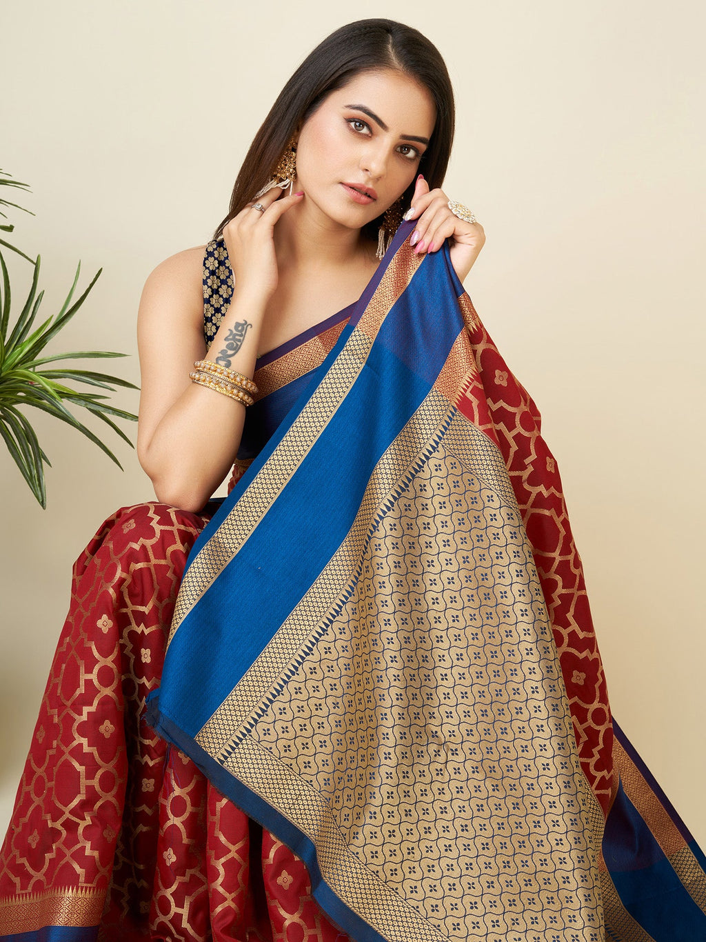 Elora Red Lichi Silk Woven Design Jacquard Weaving Kanchipuram Saree | Grocsy
