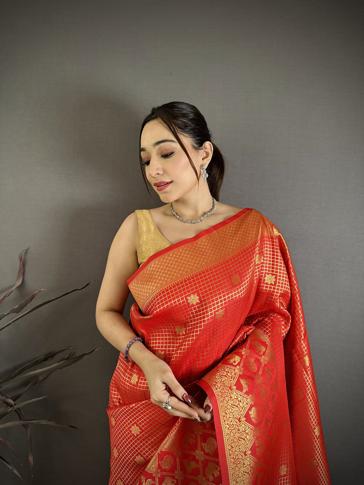 Elora Red Banarasi Soft Silk Checked Body With Floral Motifs South Pattu Saree | Grocsy