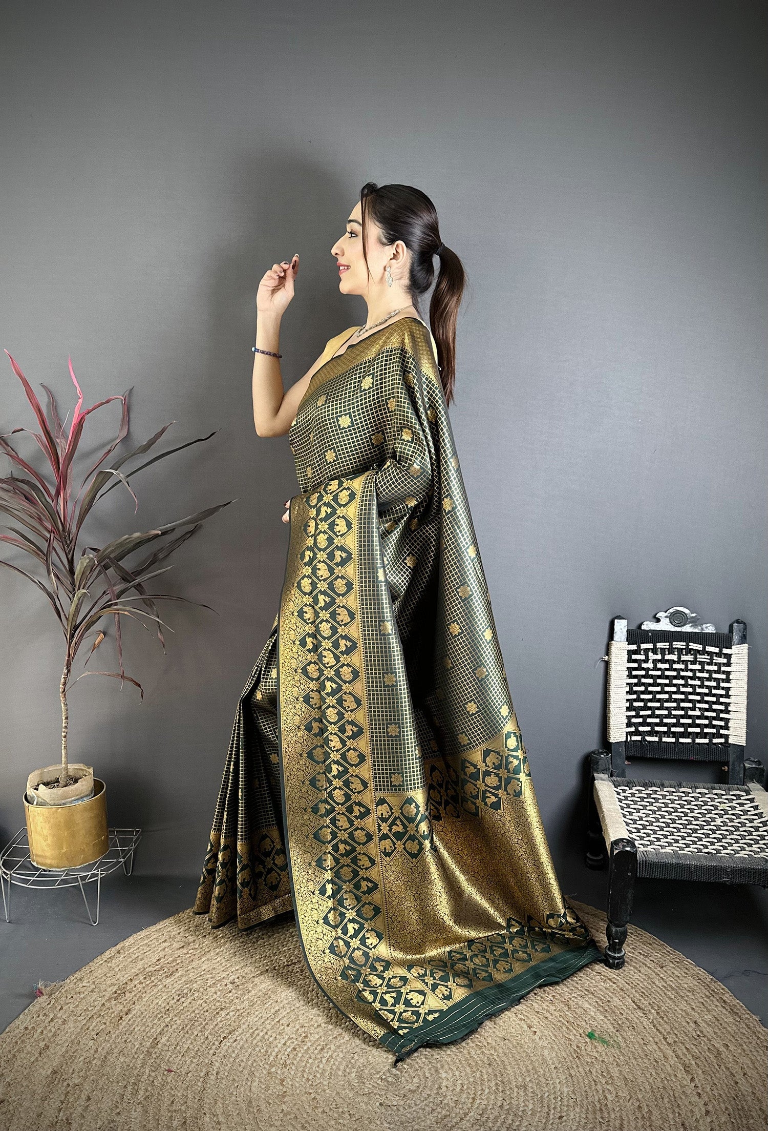 Elora Dark Green Banarasi Soft Silk Checked Body With Floral Motifs South Pattu Saree | Grocsy