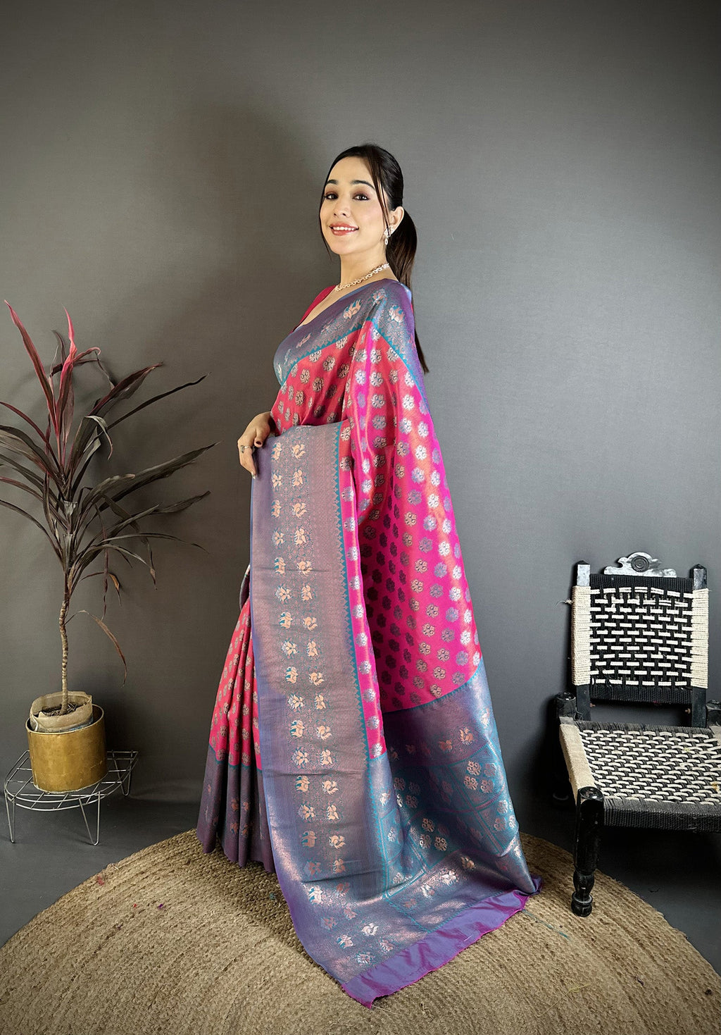 Elora Pink Tissue Silk Floral Pattern With Copper Motifs Banarasi Saree | Grocsy