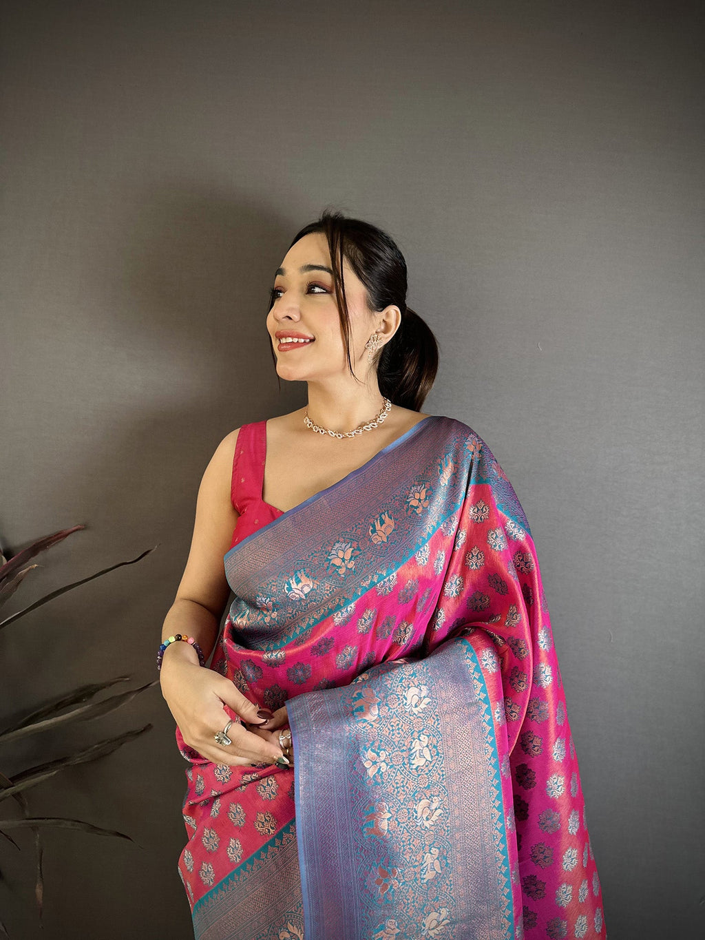 Elora Pink Tissue Silk Floral Pattern With Copper Motifs Banarasi Saree | Grocsy