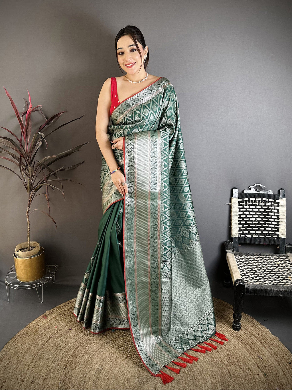 Elora Green Banarasi Silk Zari Woven Ethnic Motifs Kanjivaram Sarees | Grocsy