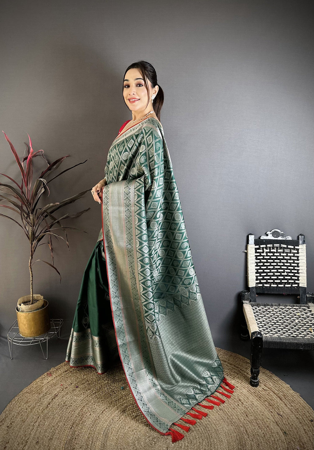 Elora Green Banarasi Silk Zari Woven Ethnic Motifs Kanjivaram Sarees | Grocsy