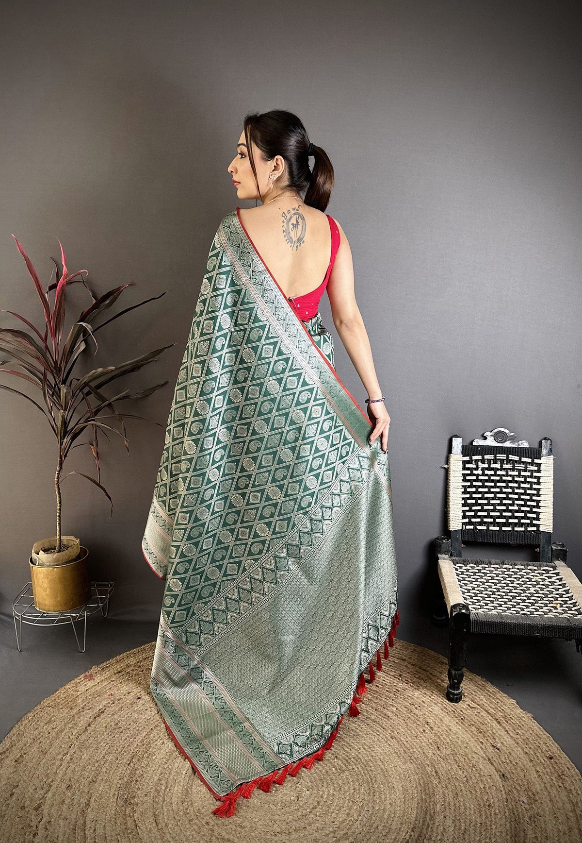 Elora Green Banarasi Silk Zari Woven Ethnic Motifs Kanjivaram Sarees | Grocsy