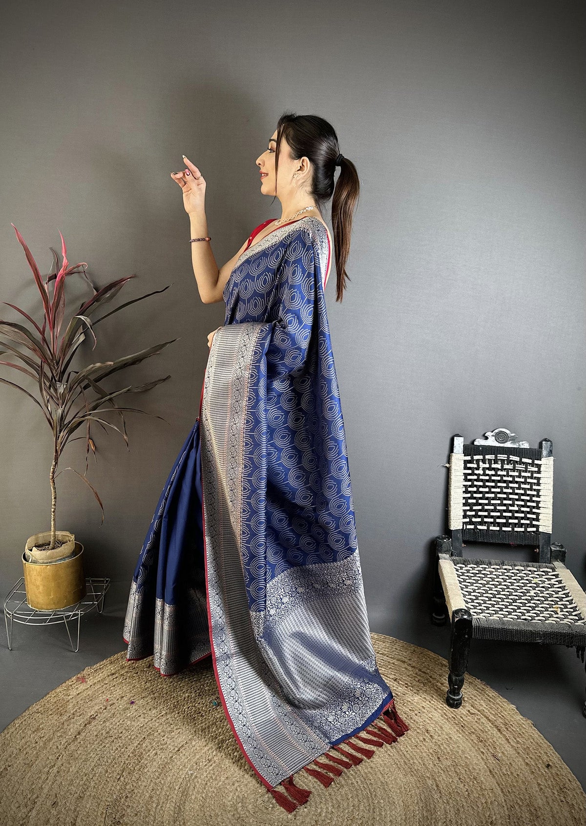 Elora Royal Blue Banarasi Silk Intricate Zari Weaving Kanjivaram Sarees | Grocsy