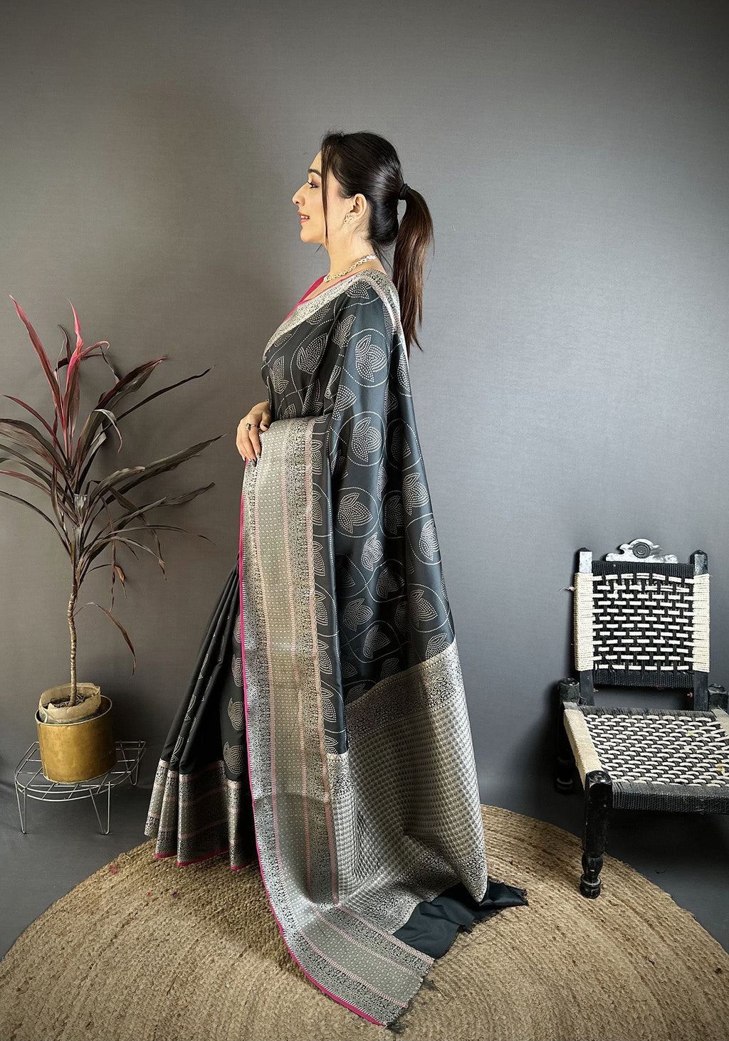 Elora Black Banarasi Silk Leaf Motif Kanjivaram Sarees | Grocsy