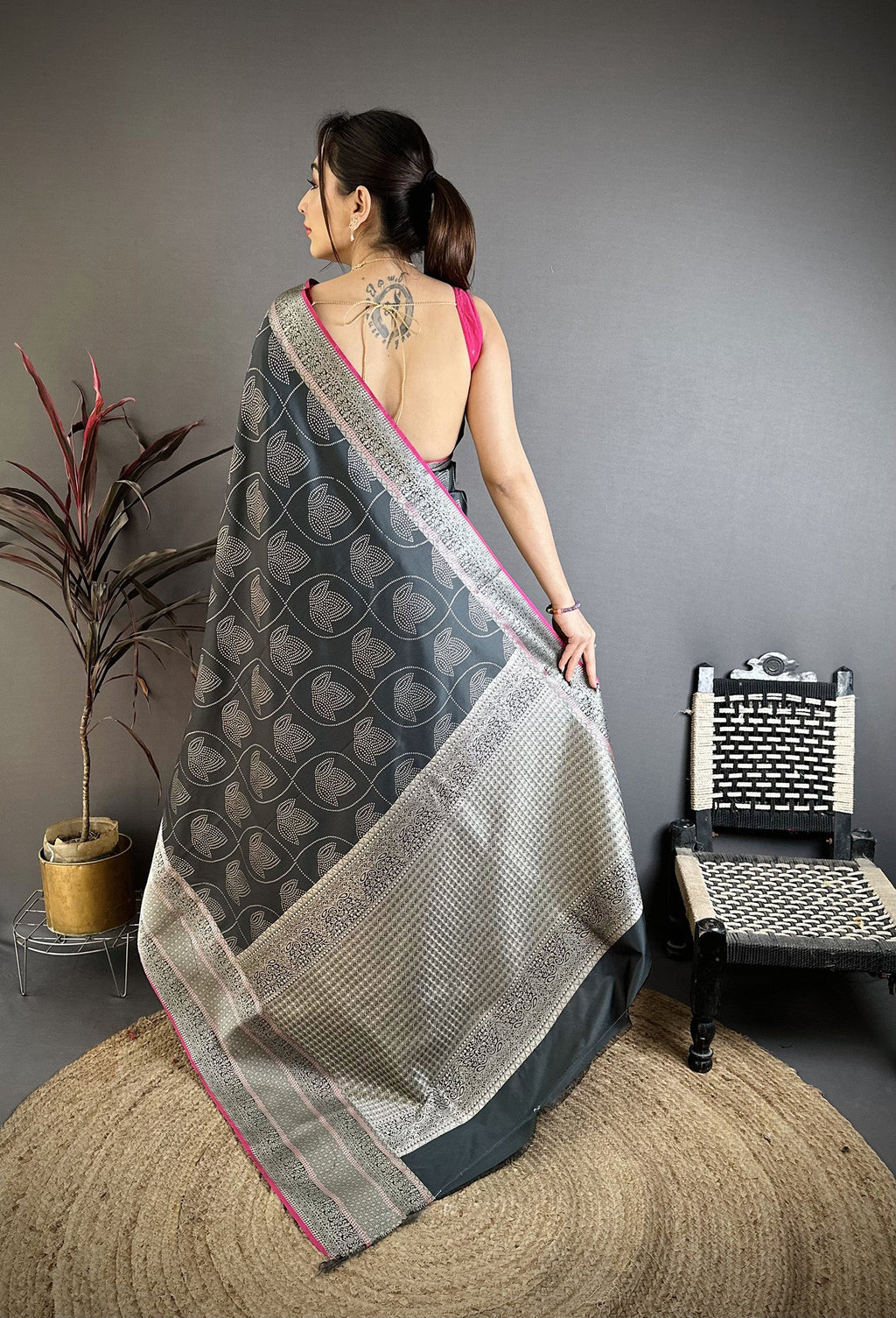 Elora Black Banarasi Silk Leaf Motif Kanjivaram Sarees | Grocsy