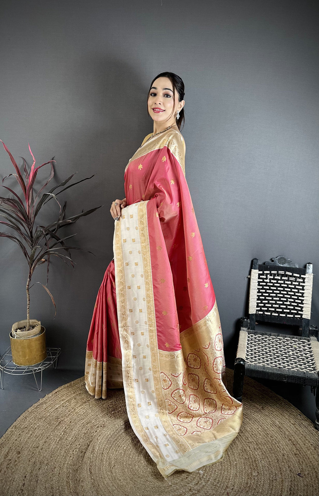 Elora Pink Soft Silk Small Floral Zari Butti Gold Zari Weaving Banarasi Saree | Grocsy