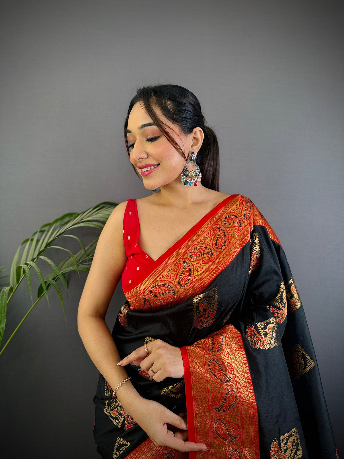 Elora Black Soft Silk Peacock Pattern Zari Weaving Contrast Border Banarasi Saree | Grocsy