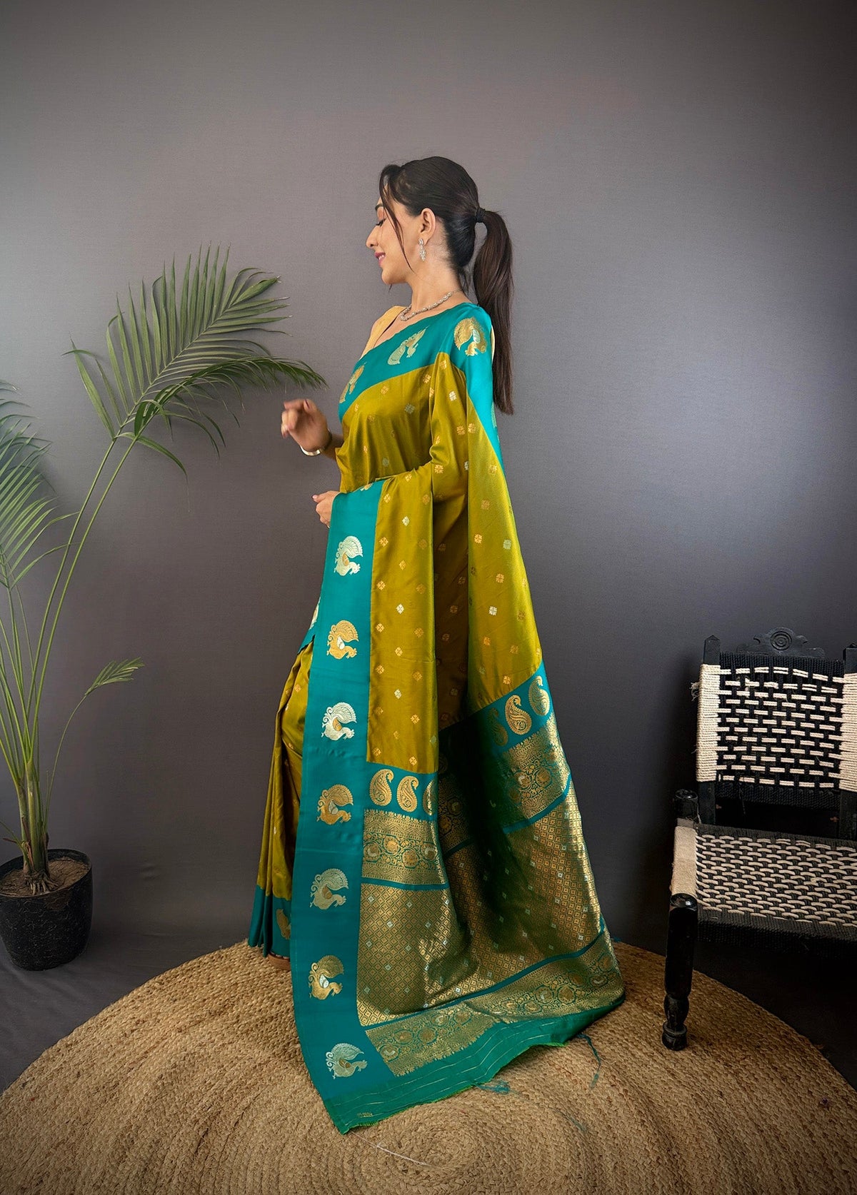 Elora Light Green Soft Silk Butti Zari Weaving Contrast Weaving Border Banarasi Saree | Grocsy