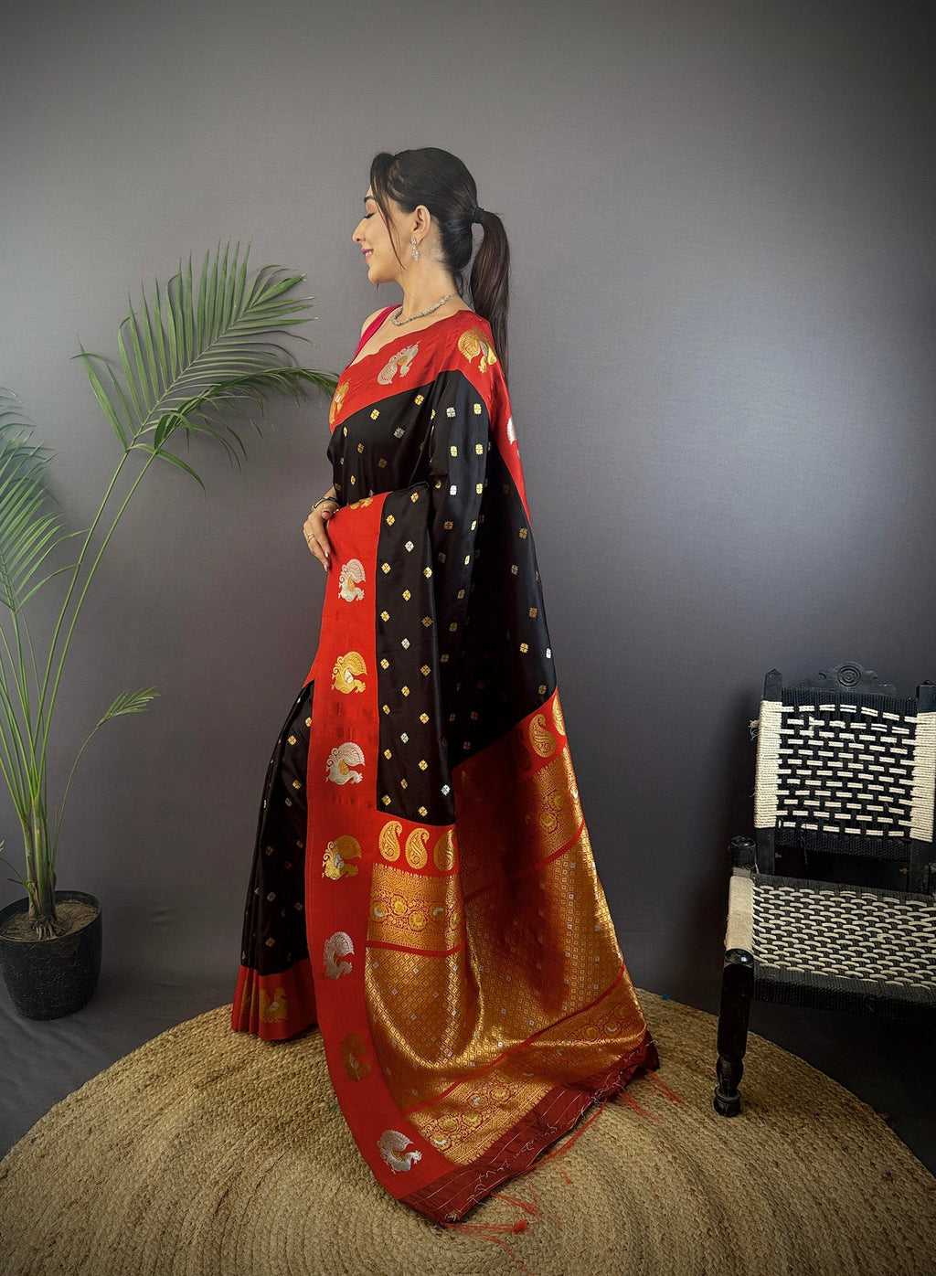 Elora Black Soft Silk Butti Zari Weaving Contrast Weaving Border Banarasi Saree | Grocsy