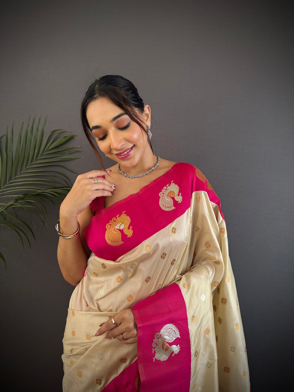 Elora Off White Soft Silk Butti Zari Weaving Contrast Weaving Border Banarasi Saree | Grocsy