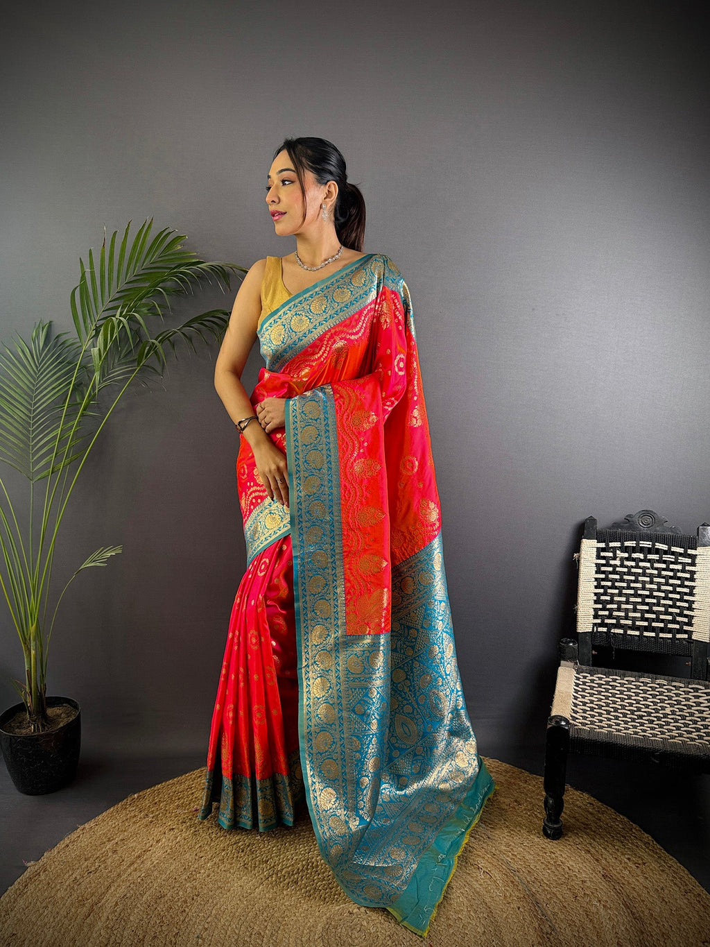 Elora Pink Soft Silk Butti Zari Weaving Contrast Weaving Border Banarasi Saree | Grocsy
