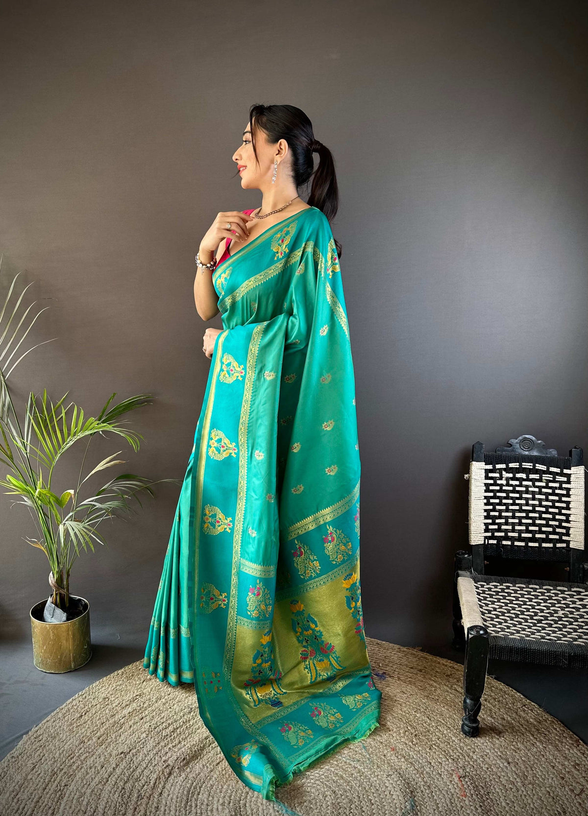 Elora Rama Green Soft Silk Meenakari Zari Weaving With Peacock Border Paithani Saree | Grocsy