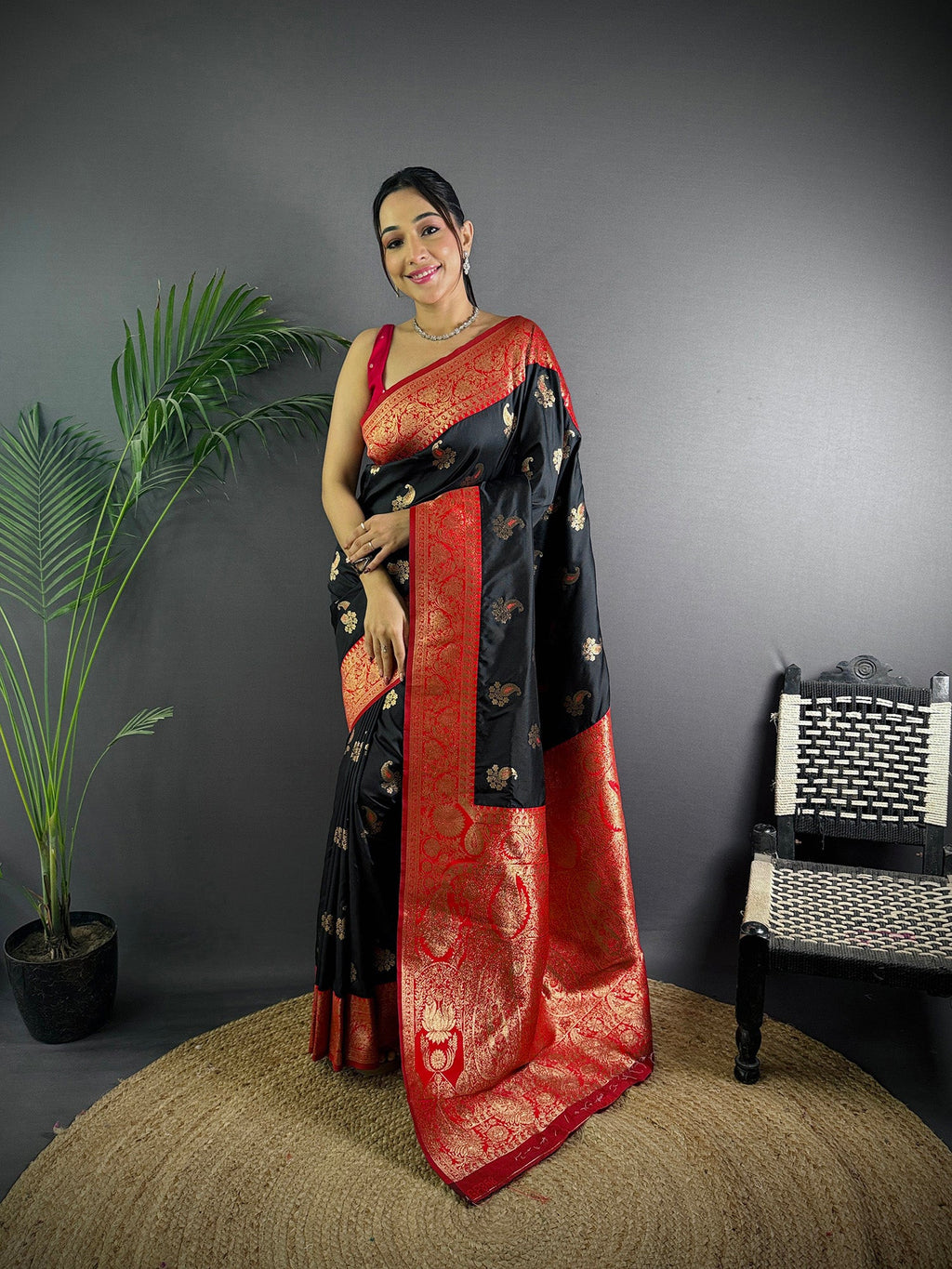 Elora Black Soft Silk Woven Butta Weaving Banarasi With Heavy Zari Border | Grocsy