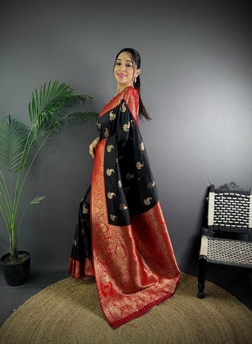 Elora Black Soft Silk Woven Butta Weaving Banarasi With Heavy Zari Border | Grocsy