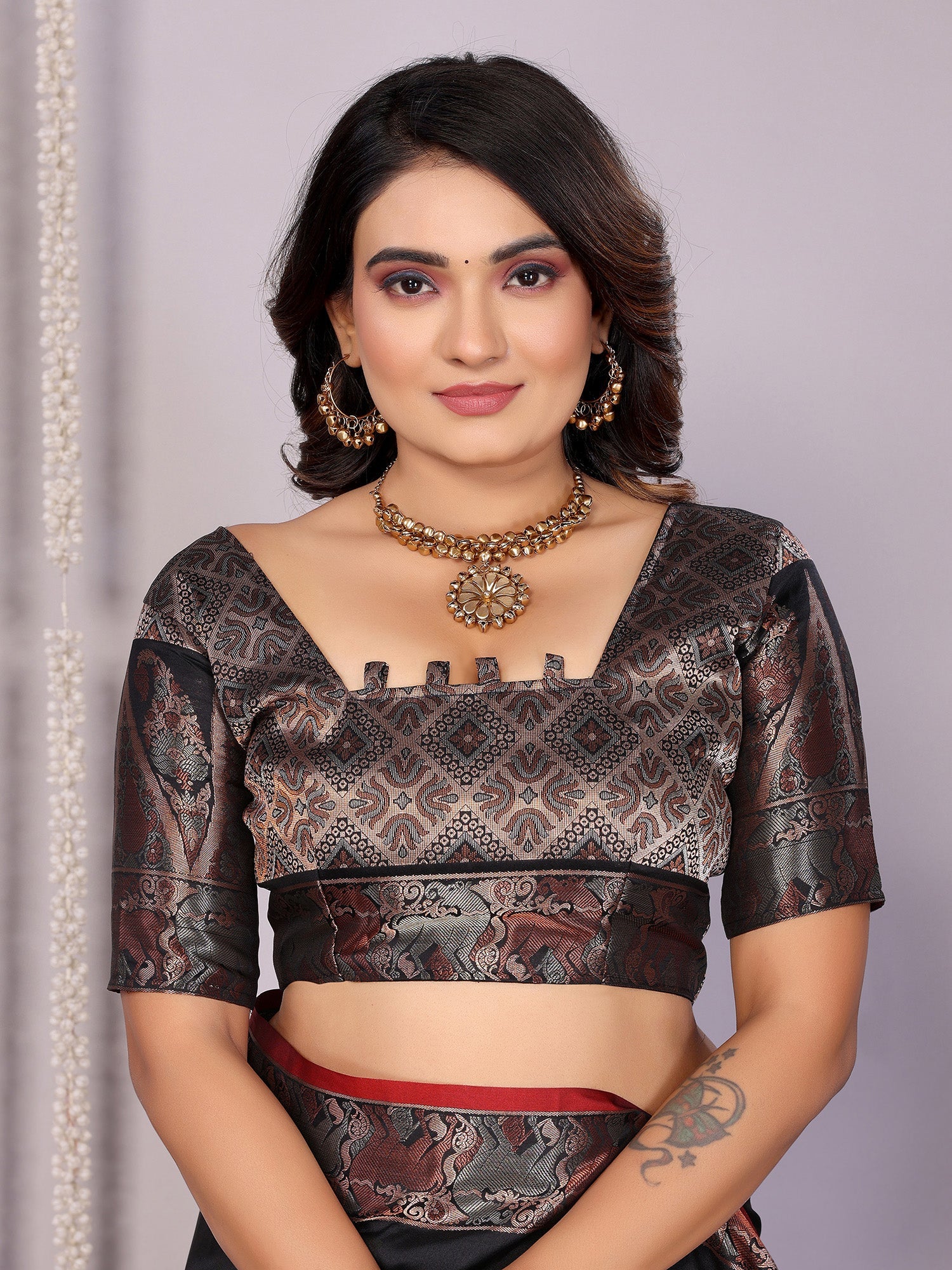 Elora Black Soft Silk Plain Zari Jacquard Weaving Banarasi Saree With Zari Weaving Border | Grocsy