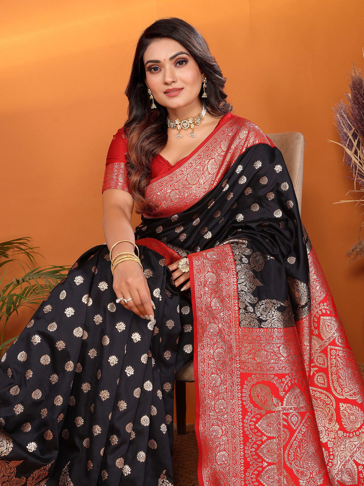 Elora Black Soft Silk Small Butti Zari Weaving With Heavy Zari Border Saree | Grocsy
