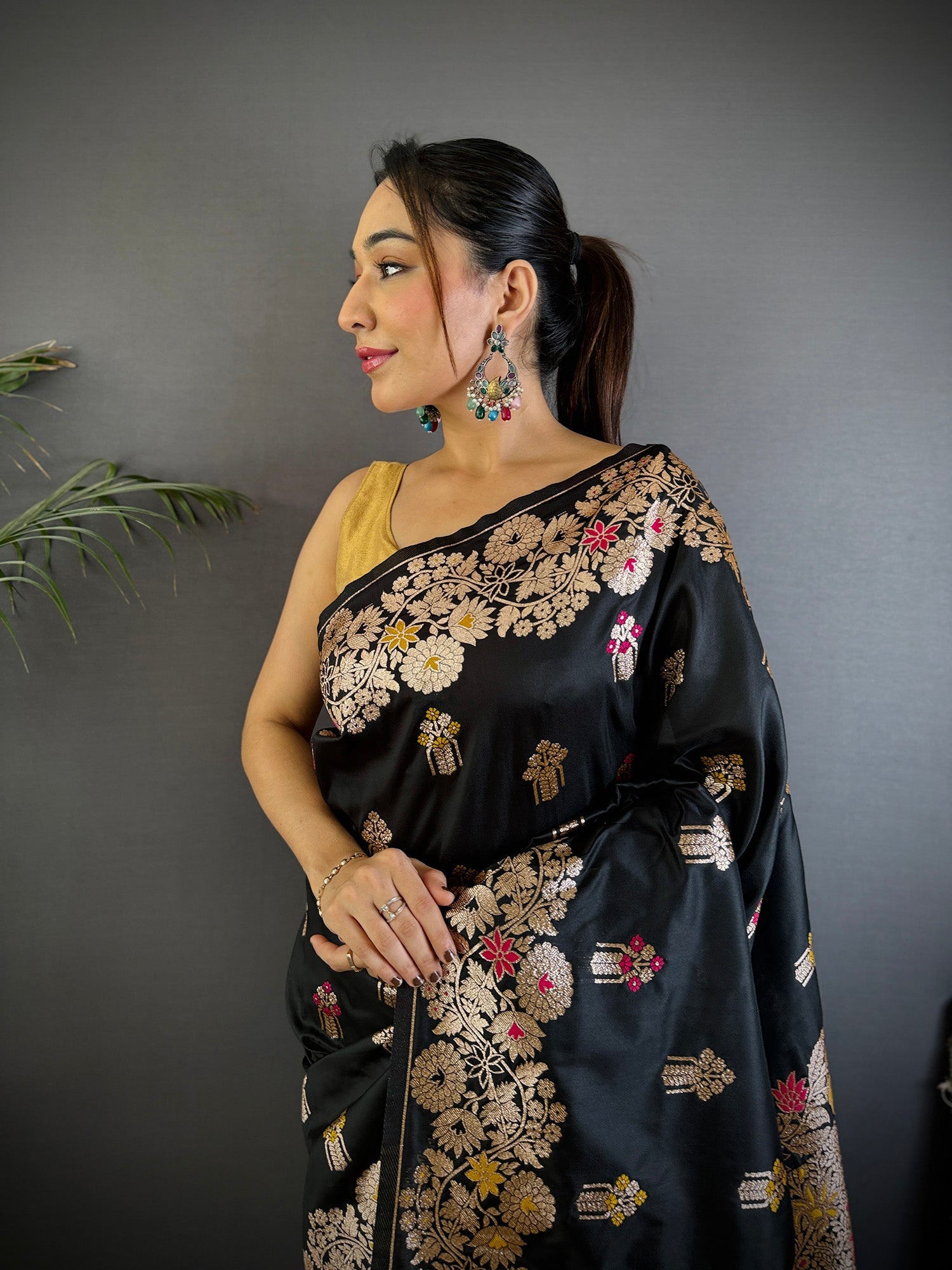 Elora Black Soft Silk Floral Zari Weaving Meenakari Saree With Floral Border | Grocsy
