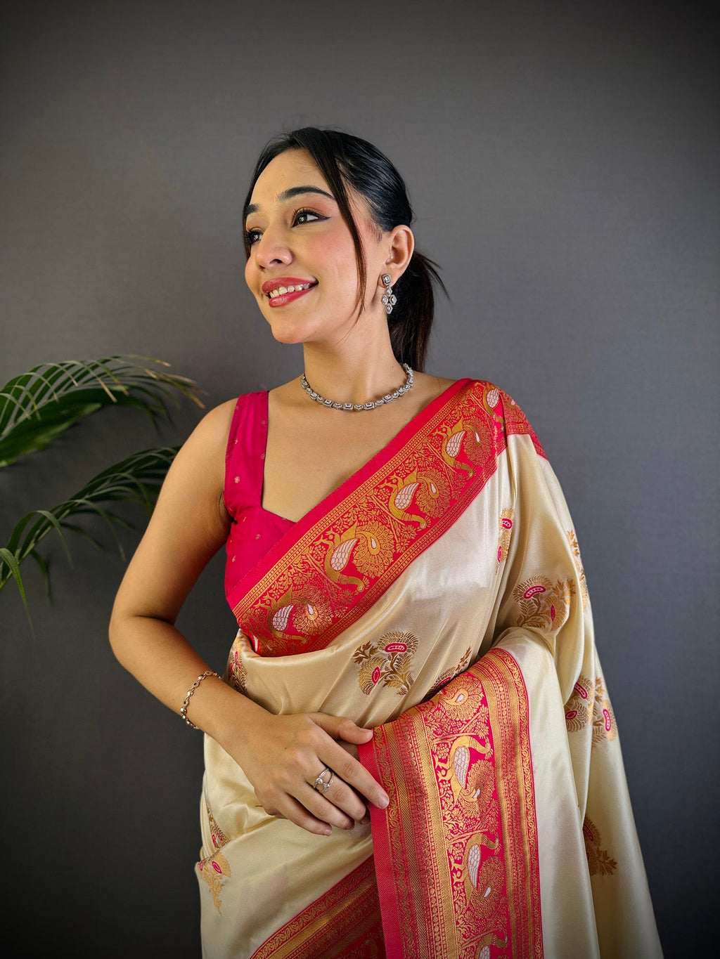 Elora White Soft Silk Floral Butta Zari Weaving Banarasi With Peacock Zari Weaving Border | Grocsy