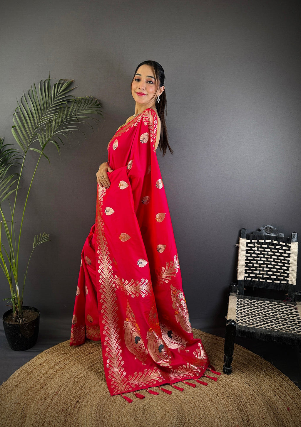 Elora Pink Soft Silk Meenakari Zari Weaving Banarasi Saree | Grocsy