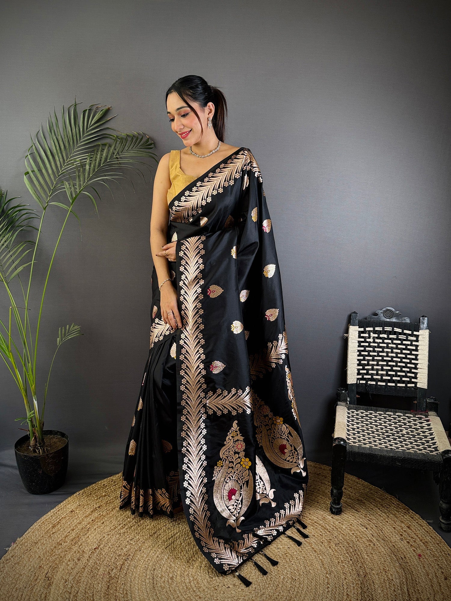 Elora Black Soft Silk Meenakari Zari Weaving Banarasi Saree | Grocsy