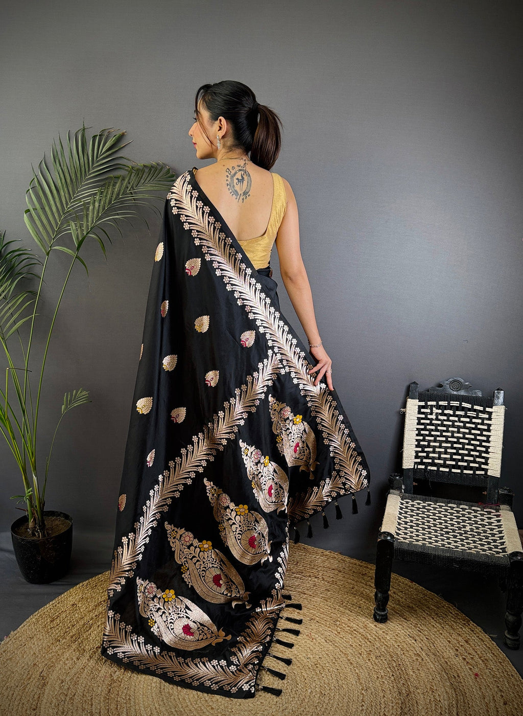 Elora Black Soft Silk Meenakari Zari Weaving Banarasi Saree | Grocsy