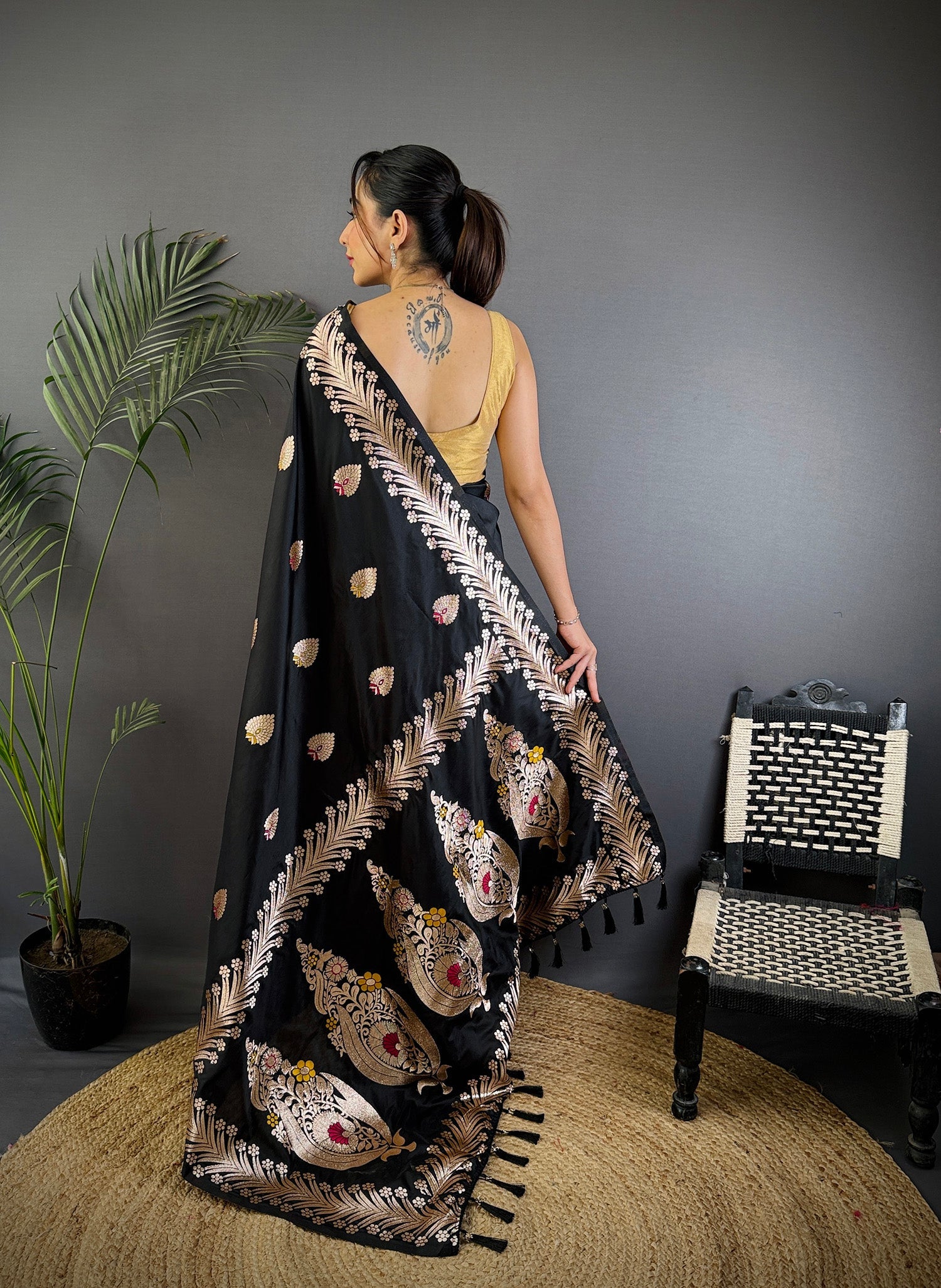 Elora Black Soft Silk Meenakari Zari Weaving Banarasi Saree | Grocsy