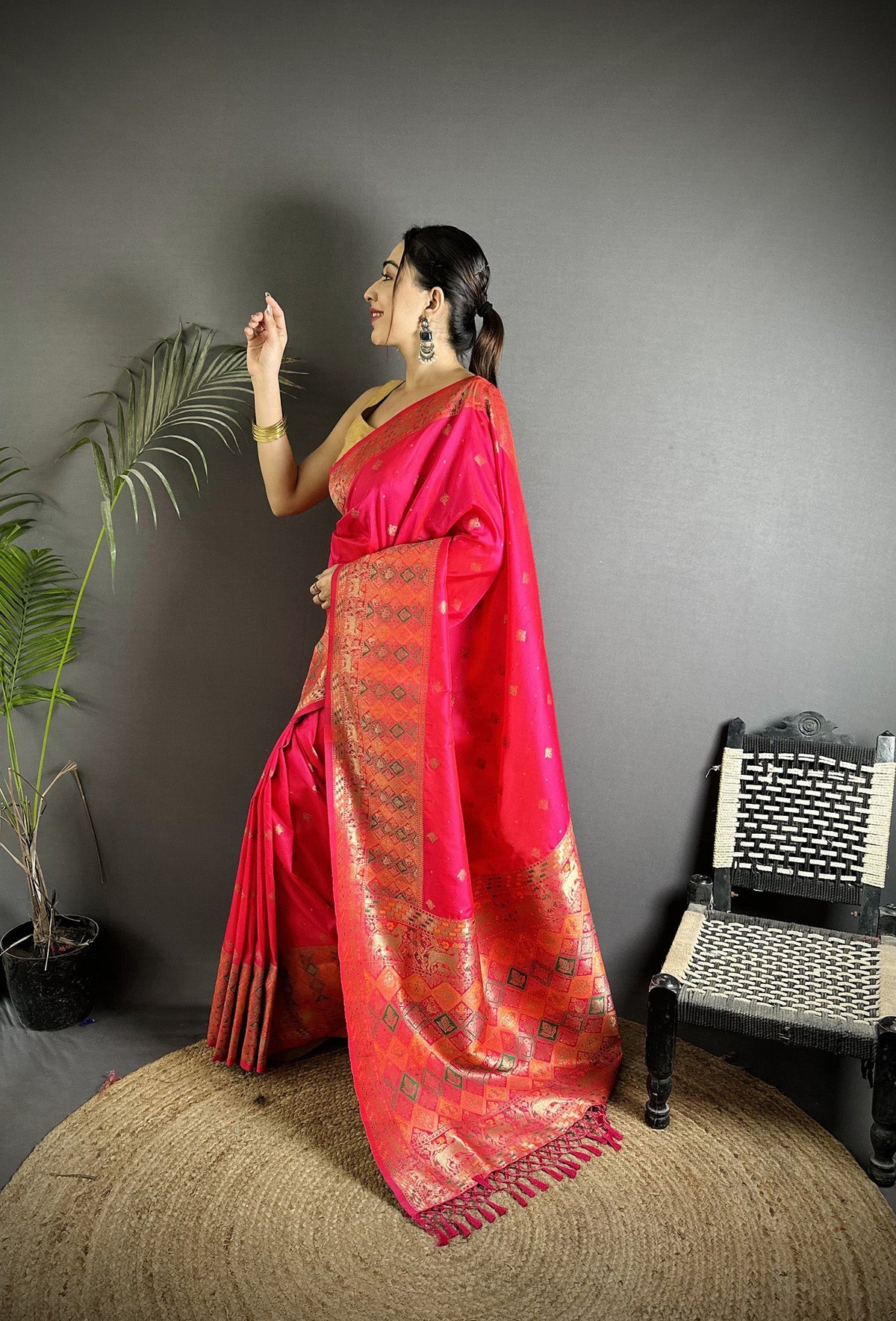 Joban Fashion Pink Soft Lichi Silk Multicolour Minakari Weaving Saree | Grocsy