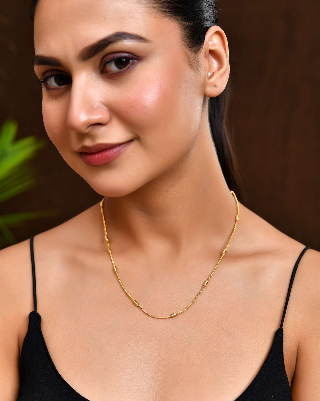 Jewels Nest Classic Golden Chain with Knurled Cylinder Detailing | Grocsy