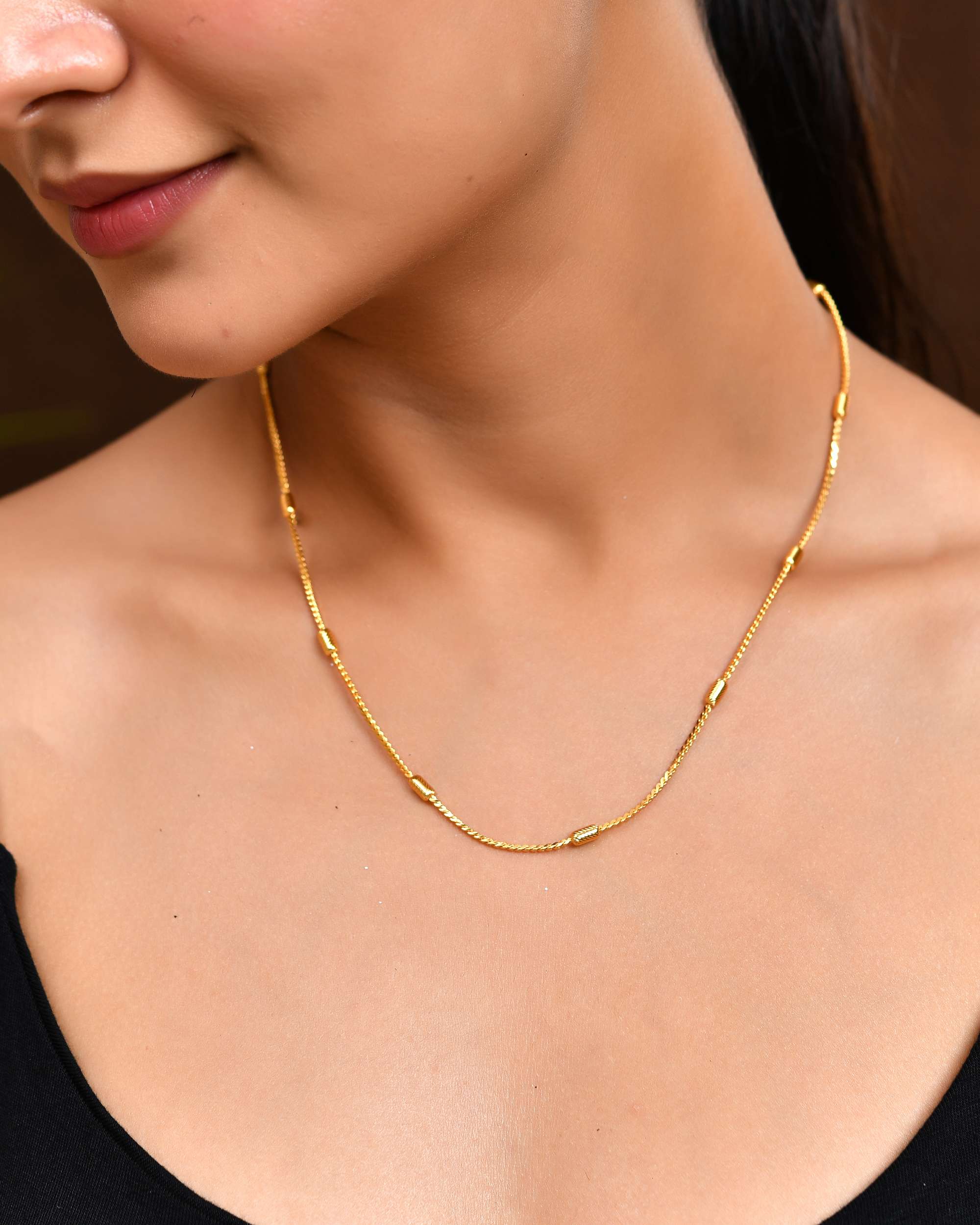 Jewels Nest Classic Golden Chain with Knurled Cylinder Detailing | Grocsy