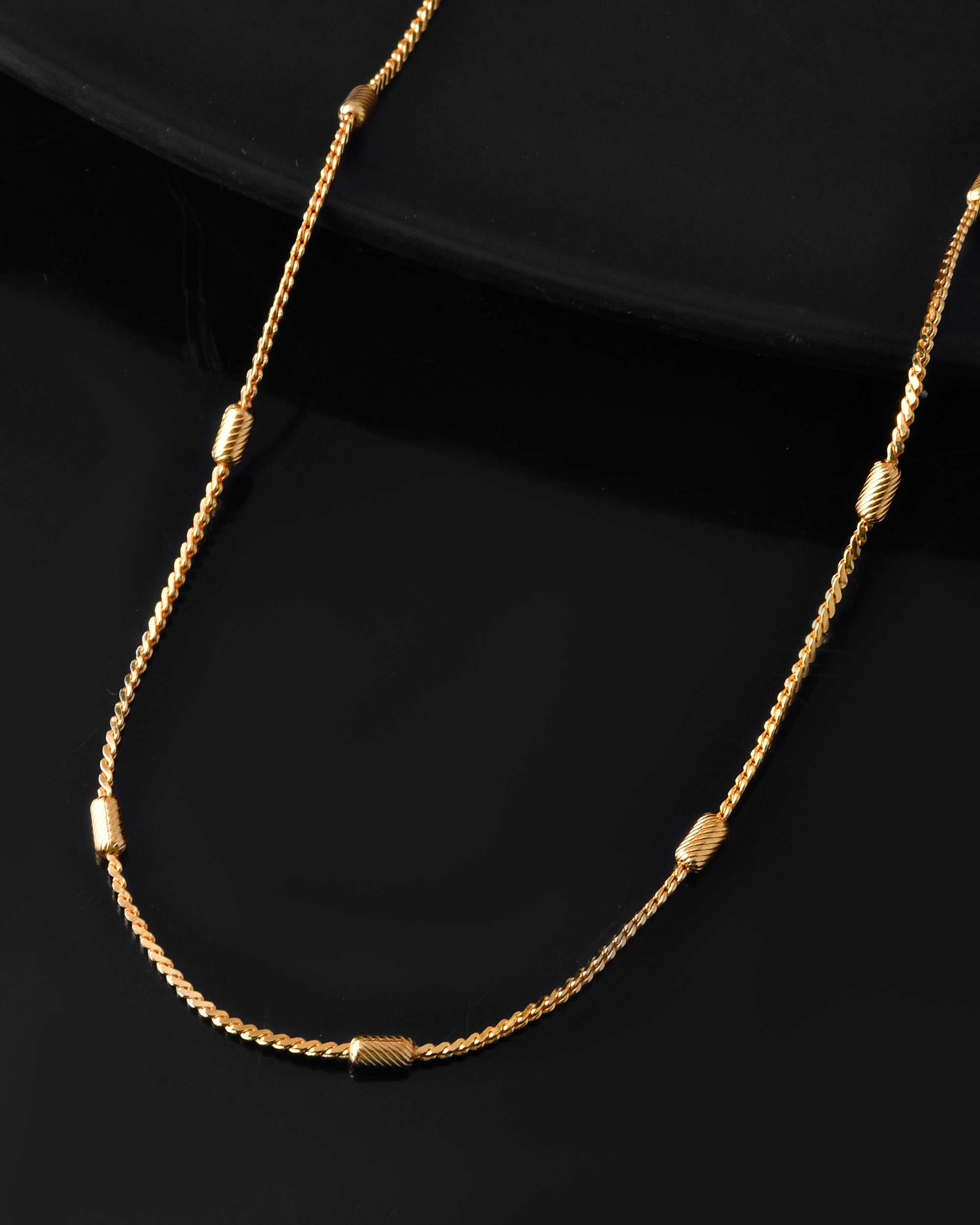 Jewels Nest Classic Golden Chain with Knurled Cylinder Detailing | Grocsy