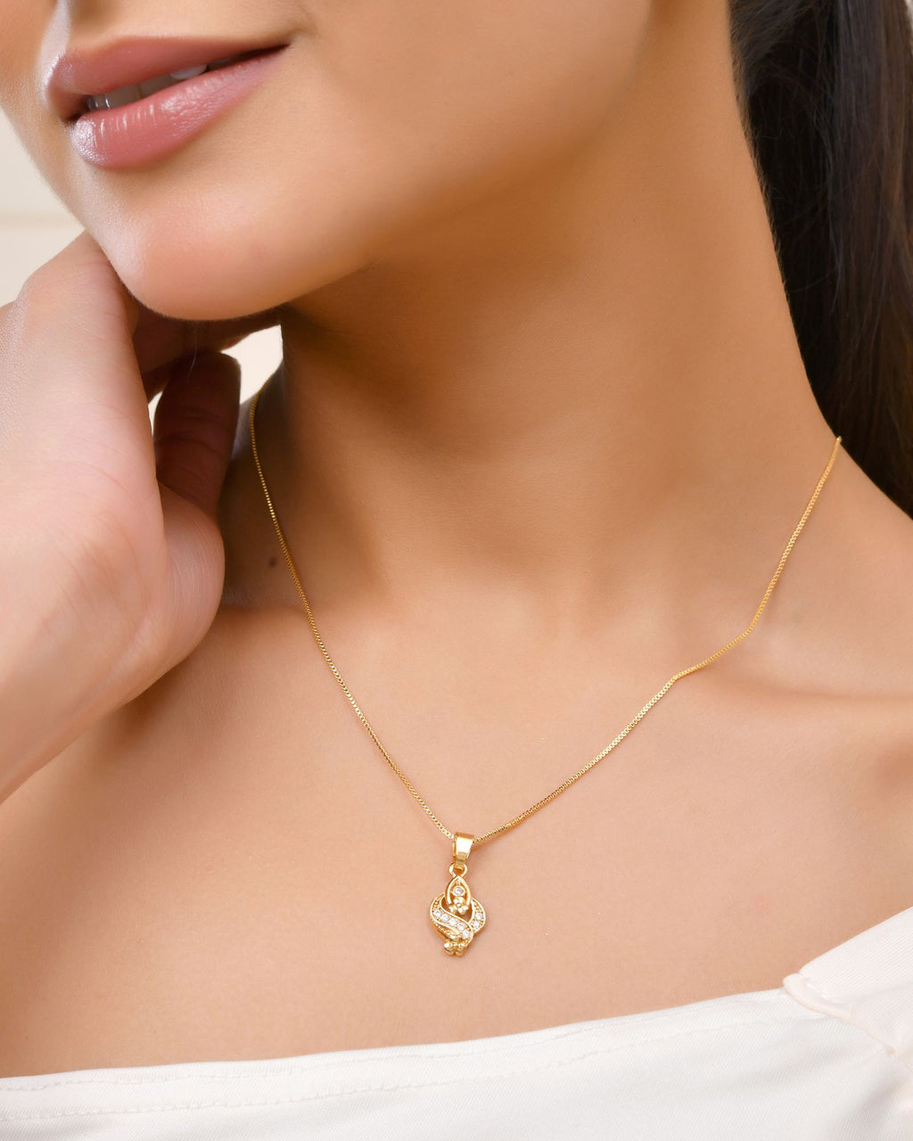 Jewels Nest Gold-Plated Leaf Motif Pendant Necklace For Women | Grocsy