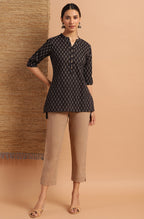 Janasya Women's Black Cotton Slub Geometric Print Straight Tunic | Grocsy