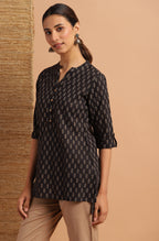 Janasya Women's Black Cotton Slub Geometric Print Straight Tunic | Grocsy