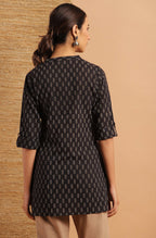 Janasya Women's Black Cotton Slub Geometric Print Straight Tunic | Grocsy