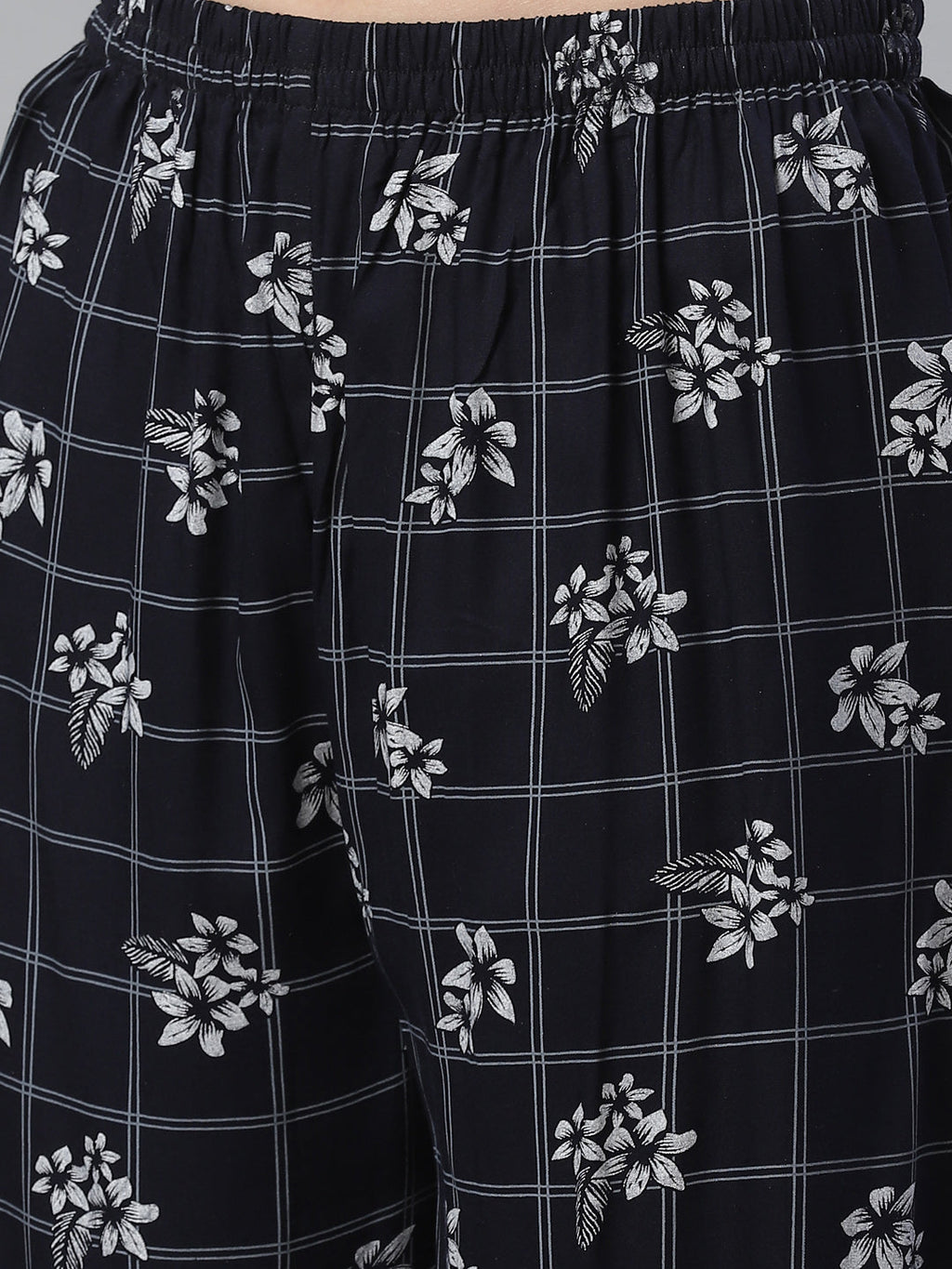 Jompers Women Black & White Floral Printed Kurta with Palazzos | Grocsy