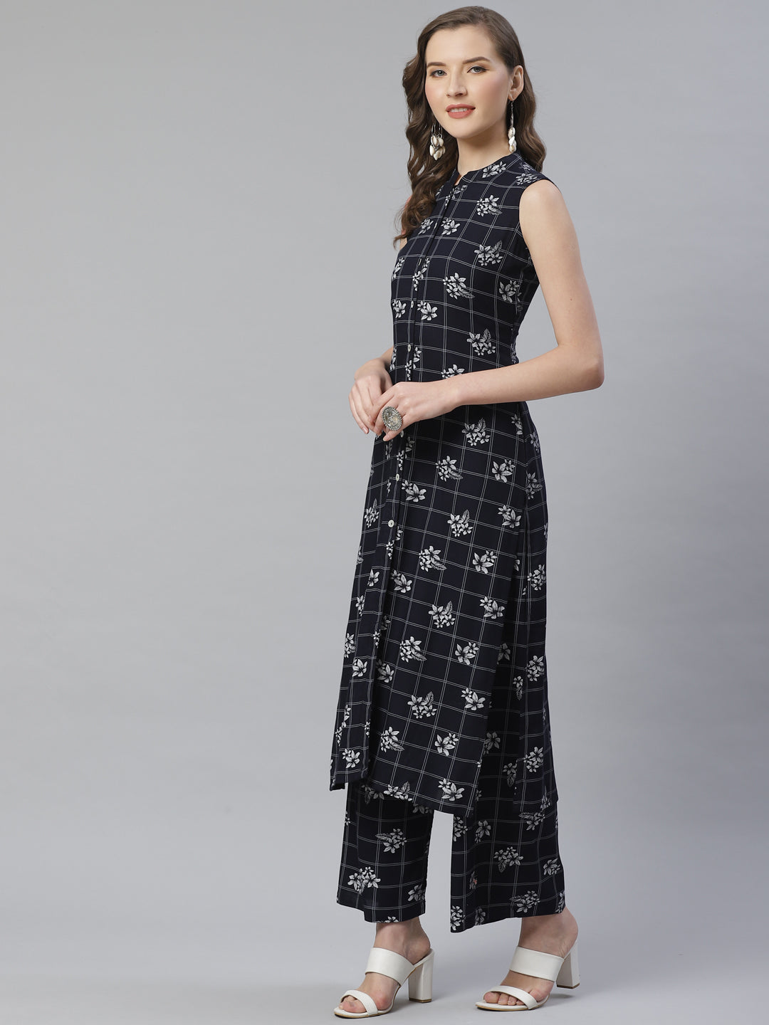 Jompers Women Black & White Floral Printed Kurta with Palazzos | Grocsy